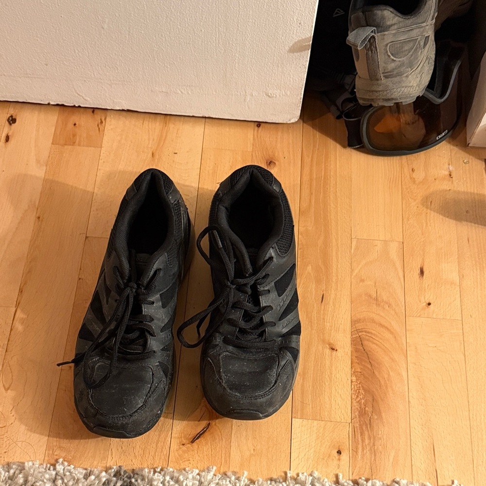 Men's Black Athletic Shoes